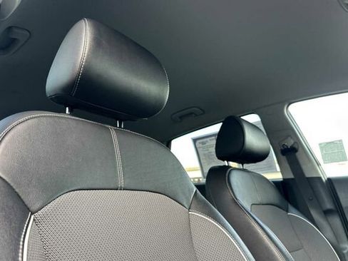 Used 2022 Kia Niro EX image 15