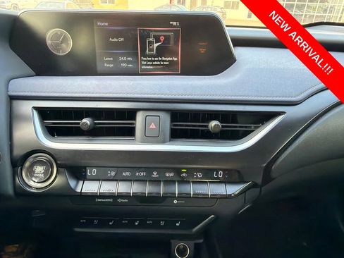 Used 2022 Lexus UX 200 w/ Premium Package FWD image 9