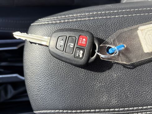 Used 2016 Toyota Corolla S image 34