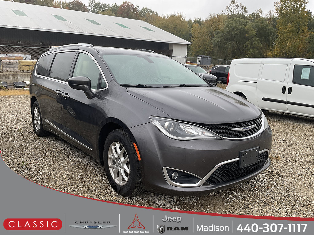 Used 2020 Chrysler Pacifica Touring-L FWD image 1