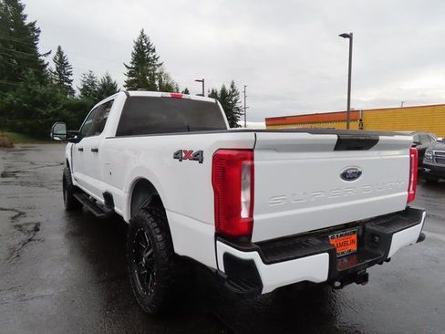 Used 2024 Ford F350 XLT image 5