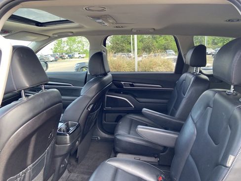 Used 2025 Kia Telluride S image 17