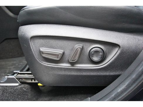 Used 2023 Toyota Highlander XLE FWD image 29