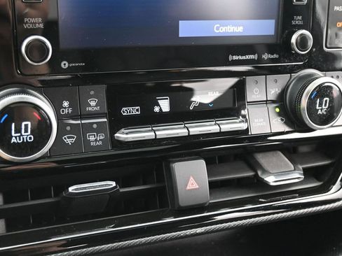 Used 2021 Toyota Highlander XSE FWD image 16