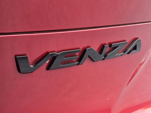 Used 2023 Toyota Venza Nightshade image 11