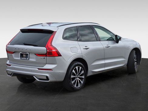 Used 2025 Volvo XC60 B5 Plus image 4