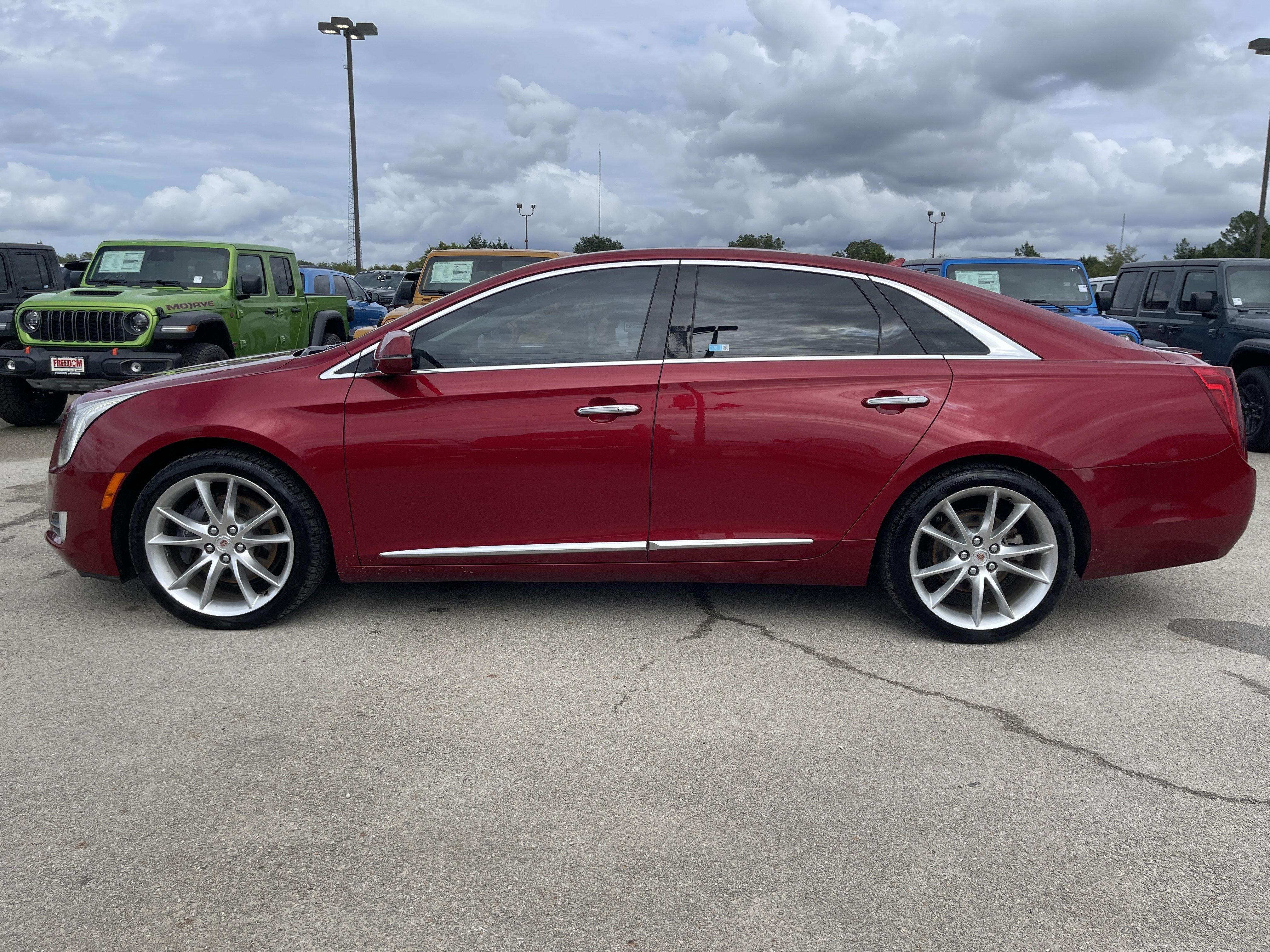 Used 2013 Cadillac XTS Premium FWD image 5