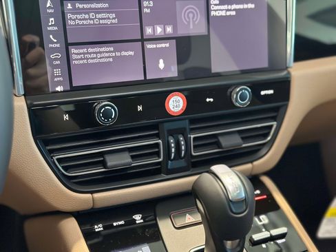 New 2026 Porsche Macan image 24