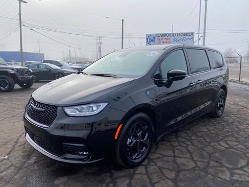 Used 2022 Chrysler Pacifica Touring-L w/ S Appearance Package image 7