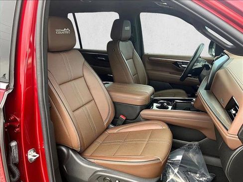 Used 2025 Chevrolet Tahoe High Country RWD image 9
