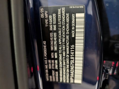 Certified 2025 Porsche Macan image 41