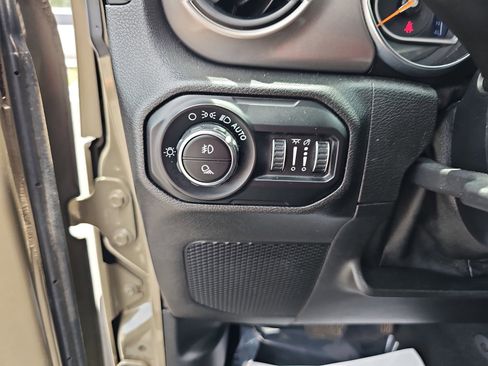 Used 2020 Jeep Gladiator Sport w/ Quick Order Package 24S AWD/4WD image 27