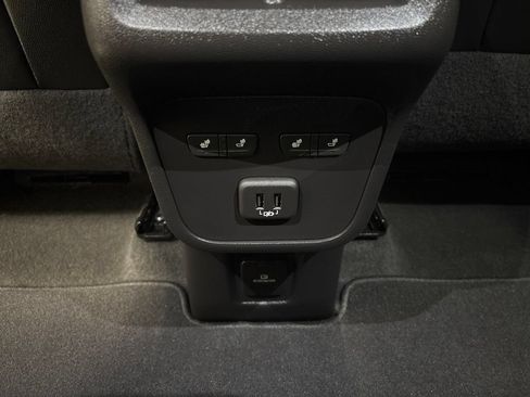 Used 2024 Chevrolet Equinox Premier AWD/4WD image 35