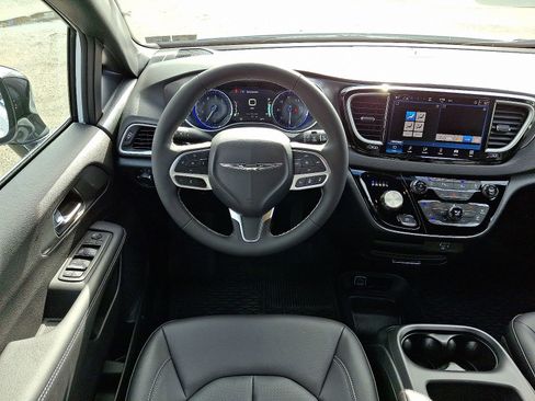 New 2026 Chrysler Voyager LX image 9