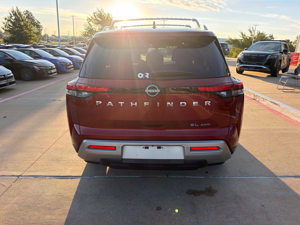 Used 2023 Nissan Pathfinder SL AWD/4WD image 4