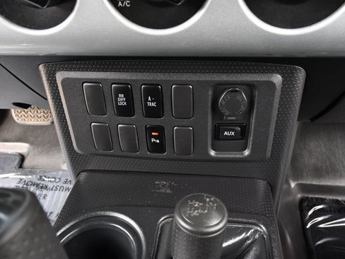 Used 2007 Toyota FJ Cruiser 4WD image 16