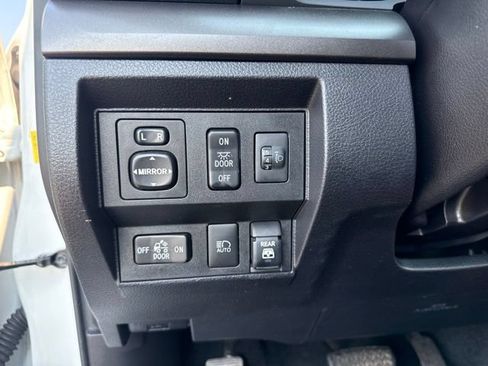 Used 2020 Toyota Tundra SR5 w/ SR5 Upgrade Package AWD/4WD image 27
