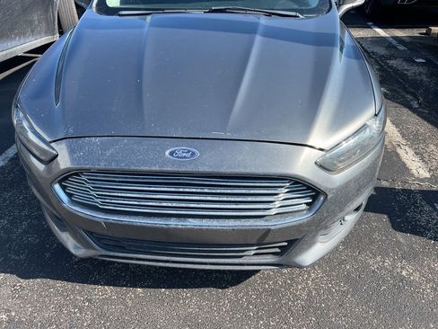 Used 2014 Ford Fusion SE w/ Equipment Group 202A image 2