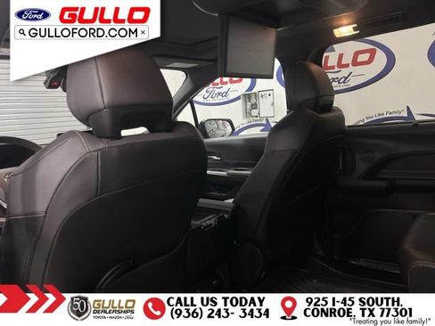 Used 2024 Toyota Sienna XLE Woodland Edition AWD/4WD image 17