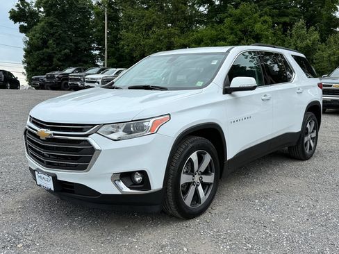 Certified 2021 Chevrolet Traverse LT w/ LT Premium Package AWD/4WD image 3
