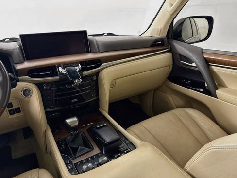 Used 2016 Lexus LX 570 4WD w/ Luxury Package image 25