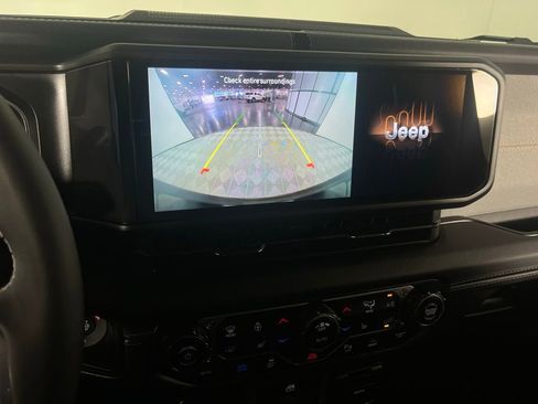 Certified 2025 Jeep Wrangler Unlimited Sahara w/ Safety Group image 15