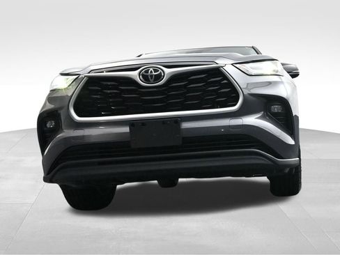 Used 2022 Toyota Highlander LE image 37