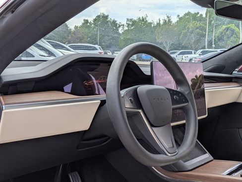 Used 2024 Tesla Model S image 7