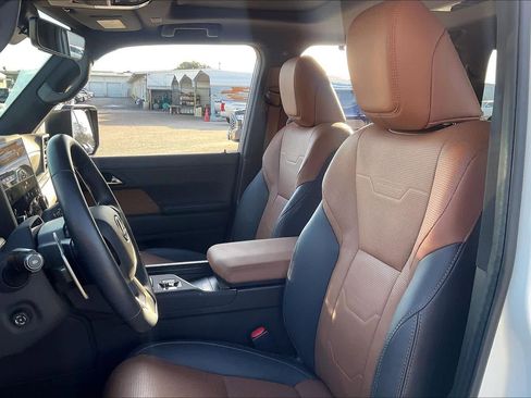 Used 2024 Lexus GX 550 Luxury w/ Accessory Package (2T) image 7