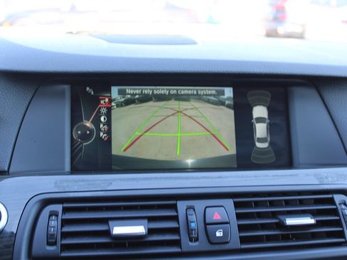 Used 2013 BMW 550i xDrive Sedan image 23