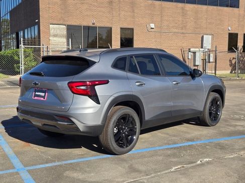 New 2026 Chevrolet Trax ACTIV w/ Sunroof Package FWD image 2