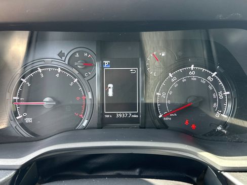 Used 2024 Toyota 4Runner SR5 Premium RWD image 27