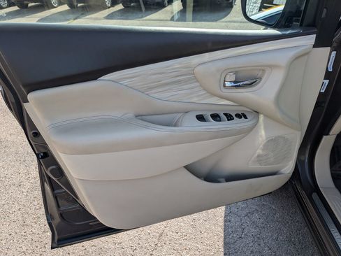 Used 2018 Nissan Murano SV FWD image 11