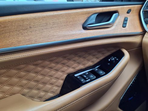 Used 2024 Jeep Grand Cherokee Summit image 19