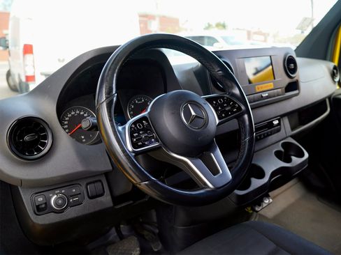 Used 2021 Mercedes-Benz Sprinter 2500 image 3