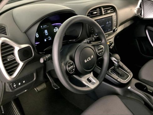 Certified 2025 Kia Soul LX w/ LX Technology Package FWD image 14