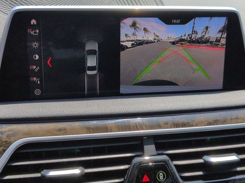 Used 2019 BMW 750i w/ M Sport Package RWD image 25