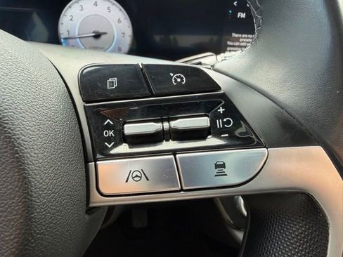 Used 2023 Hyundai Elantra SEL w/ Convenience Package FWD image 18