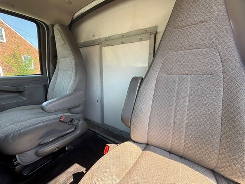 Used 2018 Chevrolet Express 3500 w/ Chrome Appearance Package RWD image 23