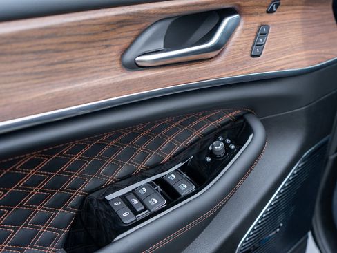 Used 2023 Jeep Grand Cherokee Summit image 16