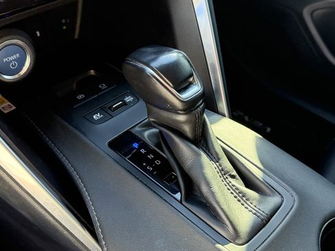 Used 2021 Toyota Venza LE w/ Carpet Mat Package (TMS) image 11