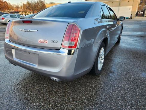Used 2013 Chrysler 300 w/ Driver Convenience Group image 7