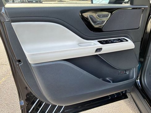 New 2026 Lincoln Aviator AWD w/ Jet Appearance Package image 11