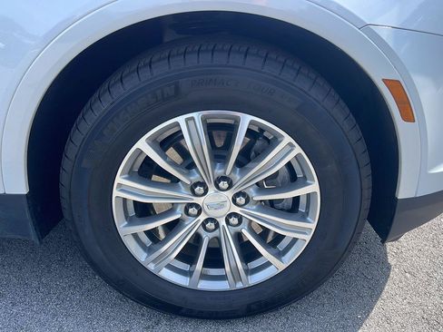 Used 2017 Cadillac XT5 Luxury w/ Driver Awareness Package AWD/4WD image 9