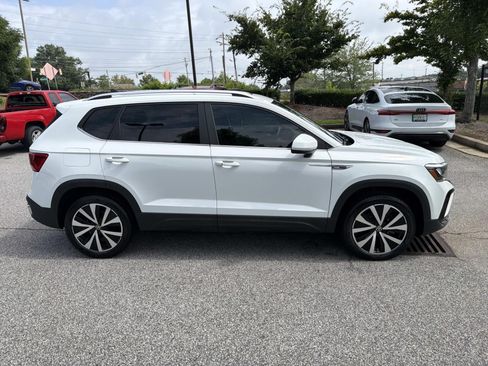 Used 2023 Volkswagen Taos SE FWD image 8