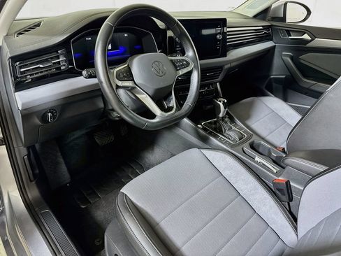Used 2025 Volkswagen Jetta SE FWD image 7