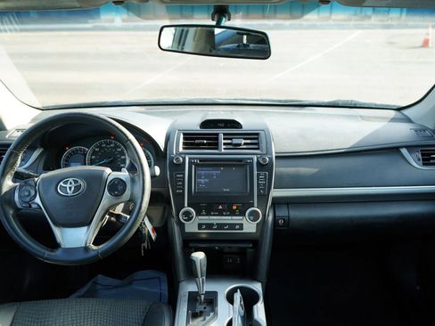 Used 2014 Toyota Camry SE FWD image 16