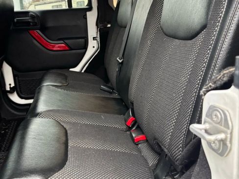 Used 2016 Jeep Wrangler Unlimited Sahara image 42