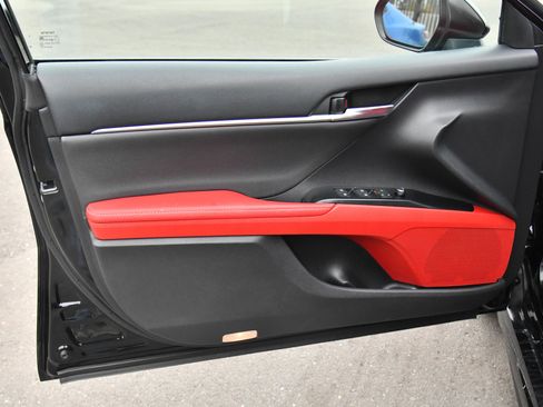 Used 2019 Toyota Camry XSE image 14