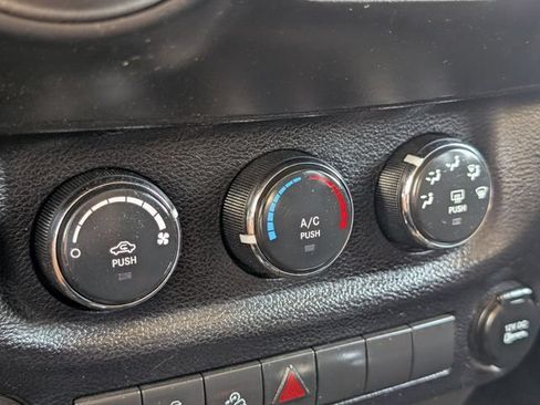 Used 2014 Jeep Wrangler Unlimited Sport w/ Quick Order Package 24S AWD/4WD image 28